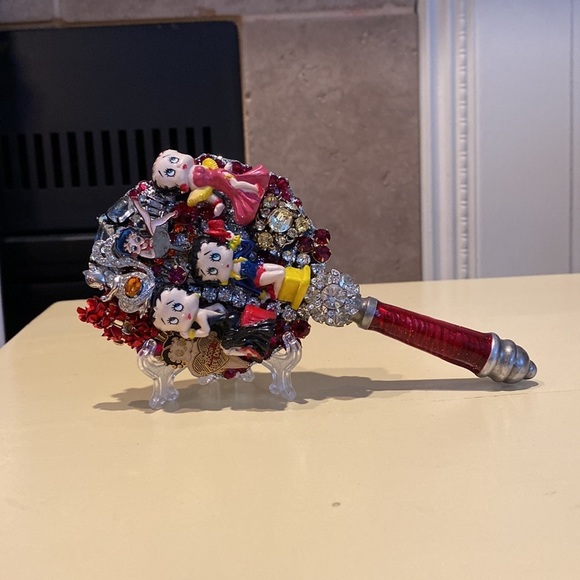 Betty Boop “Boop Boop Bee Do” Small 3” Hand Mirror. $48. One of a kind - Picture 5 of 6